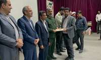 دکتر حمدان فیروزی، مدیر شبکه بهداشت ، درمان و آموزش بستک برای چهارمین سال پیاپی به عنوان مدیر نمونه شهرستانی برگزیده شد